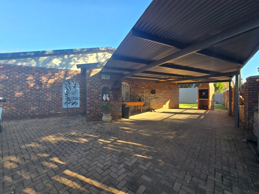 4 Bedroom Property for Sale in Potchefstroom South North West